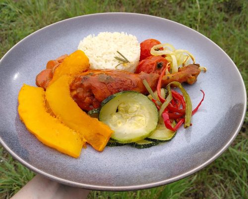 poulet mariné, légumes rôtis, riz pilaf